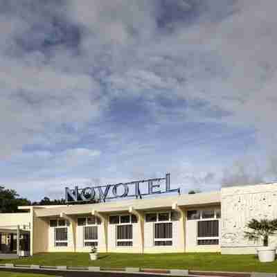 Novotel Fontainebleau Ury Hotel Exterior