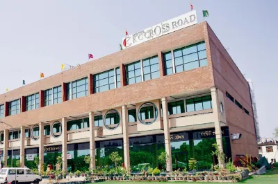 Hotel KC Cross Road Các khách sạn gần Park 19