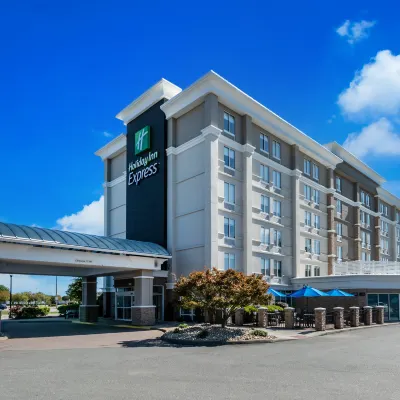 Holiday Inn Express HAMPTON - COLISEUM CENTRAL by IHG Hotels near Memorial Stadium