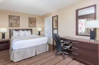 Econo Lodge Inn & Suites - Bãi đậu xe