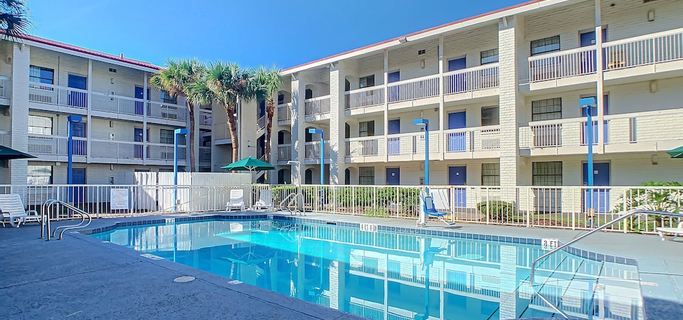 Howard Johnson Plaza by Wyndham Dubai Deira Hotels in Dubai