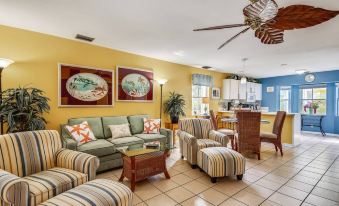 Duval Sea Turtle by AvantStay Great Location Close to Shops Shared Pool