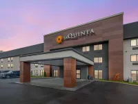 La Quinta Inn & Suites by Wyndham Nashville Airport Hotels near Nashville International Airport