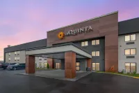 La Quinta Inn & Suites by Wyndham Nashville Airport - Bãi đậu xe