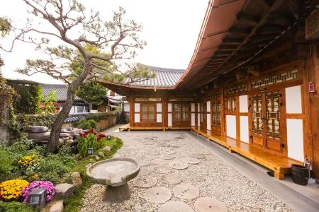 Samlockhon Отели рядом с достопримечательностью «Hanbyeokdang Pavillion»