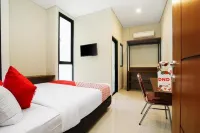 The Colins Hotel Hotels in Sambikerep