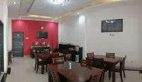 Khariz Hotel