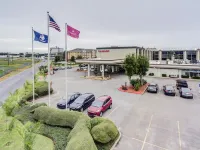 Ramada by Wyndham Metairie New Orleans Airport - parking