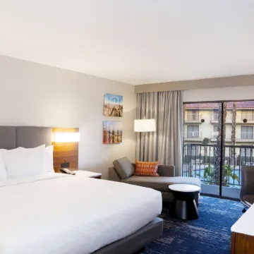 DoubleTree by Hilton Bakersfield