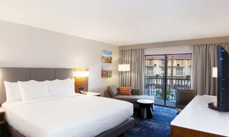 DoubleTree by Hilton Bakersfield Отели в г. Керн