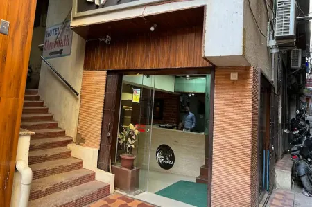 Vrinda Hotel Отели рядом с достопримечательностью «View Point at Temple Wall»