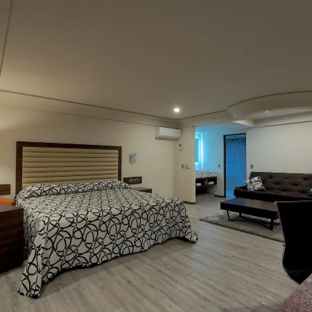 Econo Express Hotel
