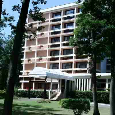 Le Grand Monarque Hotel Exterior