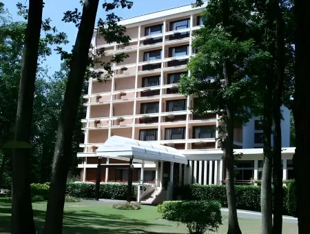 Le Grand Monarque Отели в г. Даммари-Ле-Лис