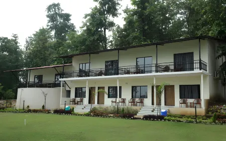 Treebones Resort and Adventure Park Отели в г. Данг