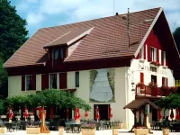 Auberge du Hérisson Hotels in Syam