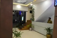 Grand Holiday Hotel - Parkplatz
