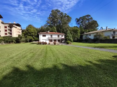 Chalet Las Llamas on Llanes Các khách sạn gần Playa de Barro
