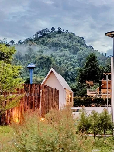 รูปภาพของในเขาคาเฟ่ แอนด์ รีสอร์ท @บ้านนา