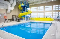 Holiday Inn Express & Suites PRINCE ALBERT - SOUTH by IHG - piscina