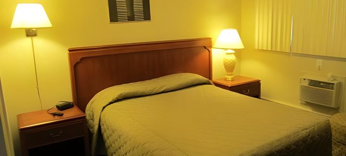Canadiana Motel Hotels in Grey County