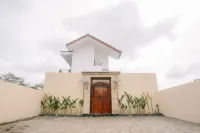 Paradise Pool Villa Hotel dekat De Damaran Wisata Alam