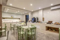 Airis Boutique Hotel & Suites - for Adults Only - breakfast