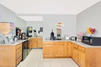 Super 8 by Wyndham Athens Hotels in Athens