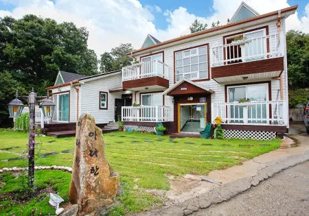 Ganghwa Gil Pension Отели рядом с достопримечательностью «Bomunsa Temple»