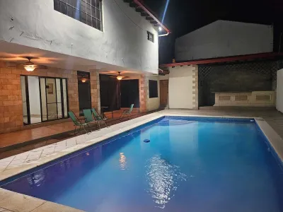 Hermosa habitación Con Piscina فنادق في Villanueva