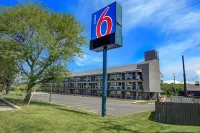 Motel 6 York, PA - parking