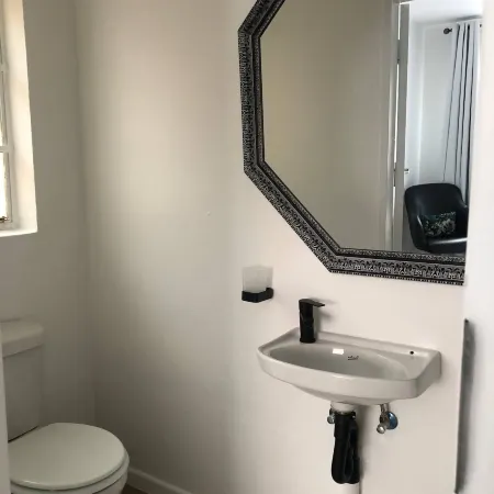 Charming Executive Studio, Solar power, WiFi Отели рядом с достопримечательностью «Торговый центр Killarney»