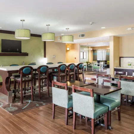 Quality Inn & Suites Quincy - Downtown