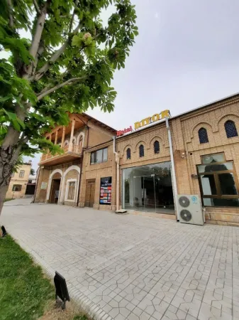 Hotel Diyor