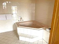 Glenelg Motel - Hot Tub