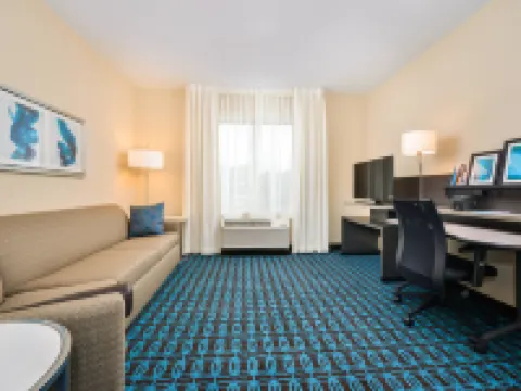 フェアフィールド・イン & スイート・ローリー・ケーリー ケーリーのホテル