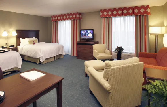 哥倫布波拉斯歡朋套房酒店