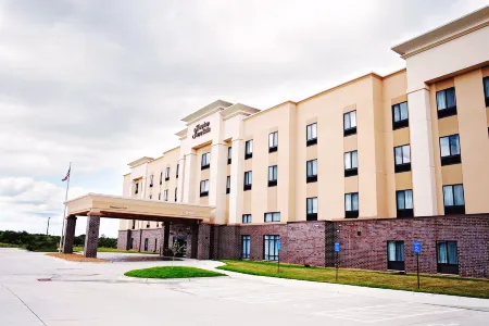 Hampton Inn & Suites des Moines/Urbandale Отели в г. Граймс