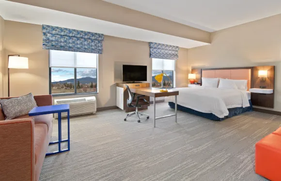 斯普卡尼谷歡朋套房酒店