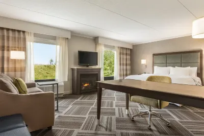 Hampton Inn & Suites Manchester-Bedford Hotels near Merrimack Premium Outlets
