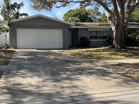 Largo Home close to Pinellas Trail and Clearwater Beach