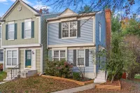 Luxurious home with golf course view, deck, grill, Peloton! King size bed. - Hot Tub