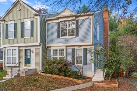 Luxurious home with golf course view, deck, grill, Peloton! King size bed.