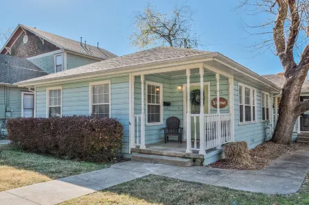 || Blue Bungalow || Luxury Downtown McKinney