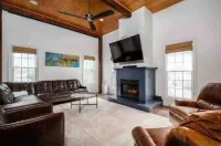 Sky View on False River Sunset     LSU 45 Minutes Away Hotels in Pointe Coupee Parish