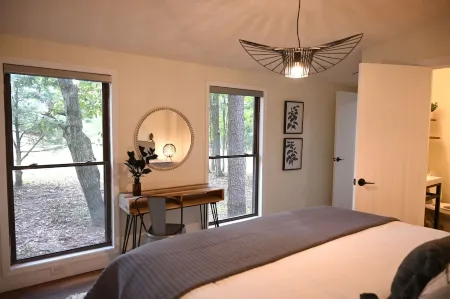 Acorn Acre luxury 3-bed A-frame cabin in the woods