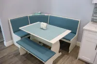 HOT TUB, HEATED POOL AND WALKING DISTANCE TO MINERAL SPRINGS