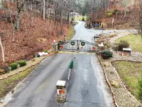 Cozy 2BR/2BA Cabin, Sleeps 6 w Hot Tub & Indoor Pool in Gated Resort