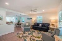 🍹🌞 Tropical Getaway! Heated Pool, Tiki Bar, Pirate Sandbox, and Boat Parking!