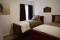 High Cotton! Completelyrenovated 3BR, 2.5BA home! 1.5 mi to the Village!
